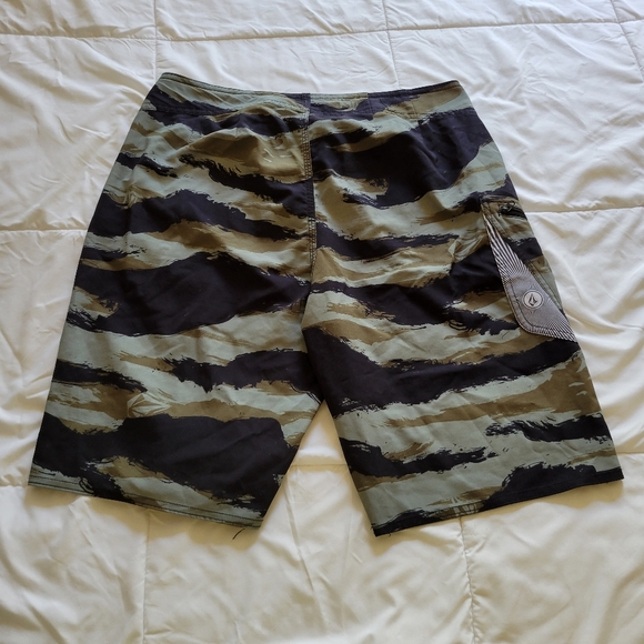 MENS | Volcom Boardshorts - Picture 2 of 2